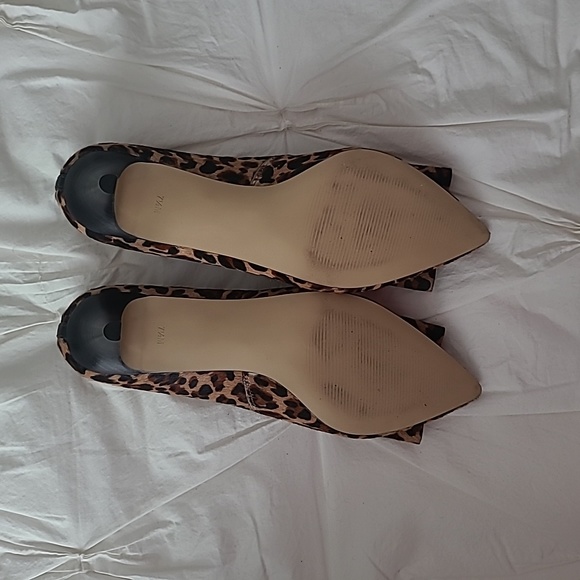 Talbots Leopard Print 2" Dress Shoes with Matching Handbag - Picture 4 of 10